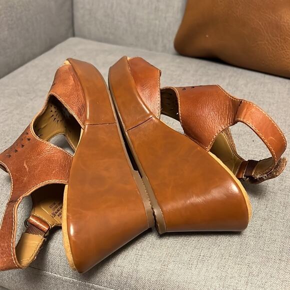 Comfortiva womens cut out leather wedge sandal size 6.5 - Picture 4 of 10
